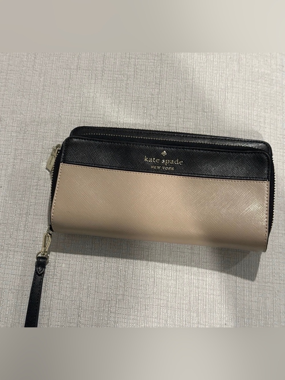 kate spade Two-Tone Black and Beige Saffiano Zip Wristlet